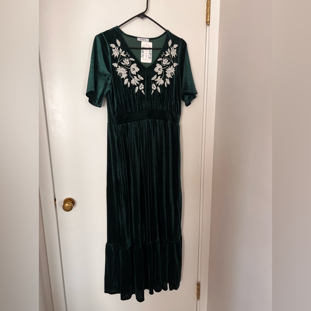 Green velvet maxi dress w/ floral embroidery